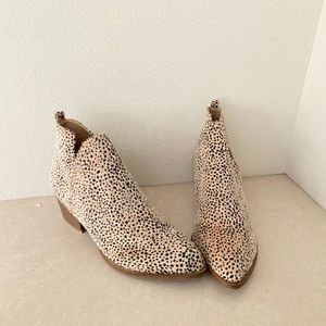 Chinese Laundry leopard print booties.